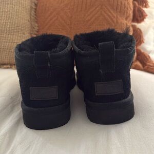 Ugg Classic Ultra Mini Black size 9